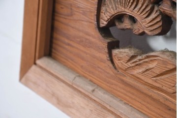 和製ヴィンテージ　昭和中期　松に鶴の図の彫刻を施した両面彫刻の欄間2枚セット　(R-083618)