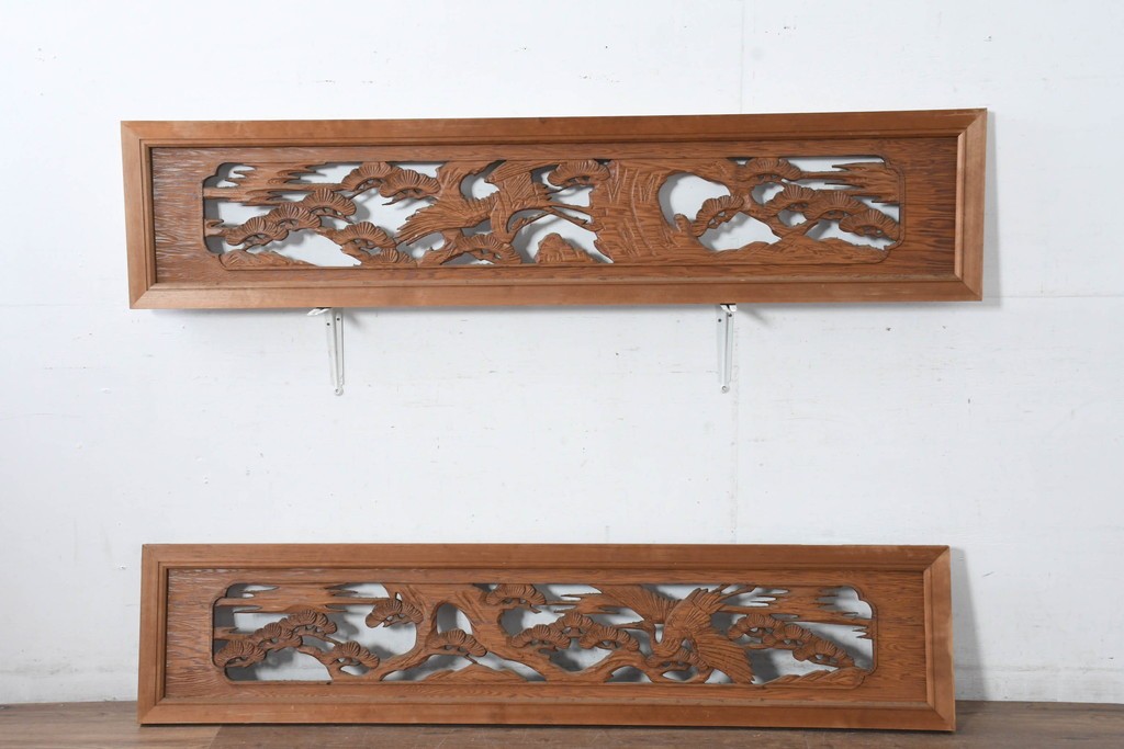 和製ヴィンテージ　昭和中期　松に鶴の図の彫刻を施した両面彫刻の欄間2枚セット　(R-083618)