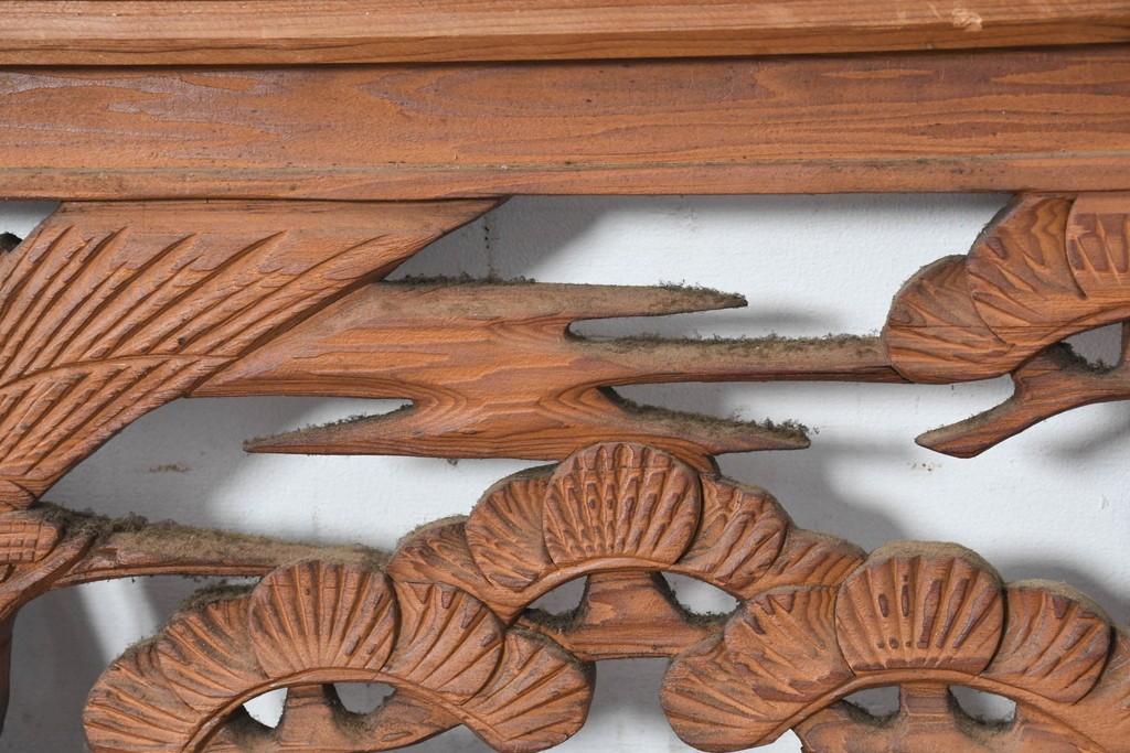 和製ヴィンテージ　昭和中期　松に鶴の図の彫刻を施した両面彫刻の欄間2枚セット　(R-083618)