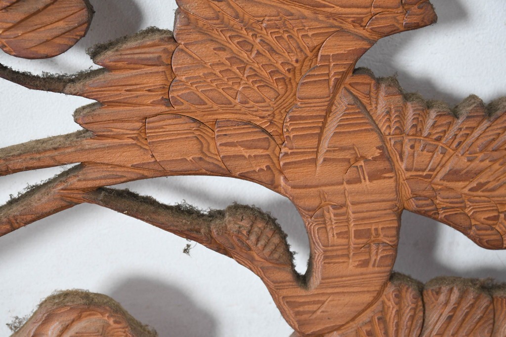 和製ヴィンテージ　昭和中期　松に鶴の図の彫刻を施した両面彫刻の欄間2枚セット　(R-083618)