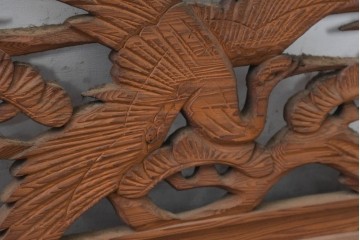 和製ヴィンテージ　昭和中期　松に鶴の図の彫刻を施した両面彫刻の欄間2枚セット　(R-083618)
