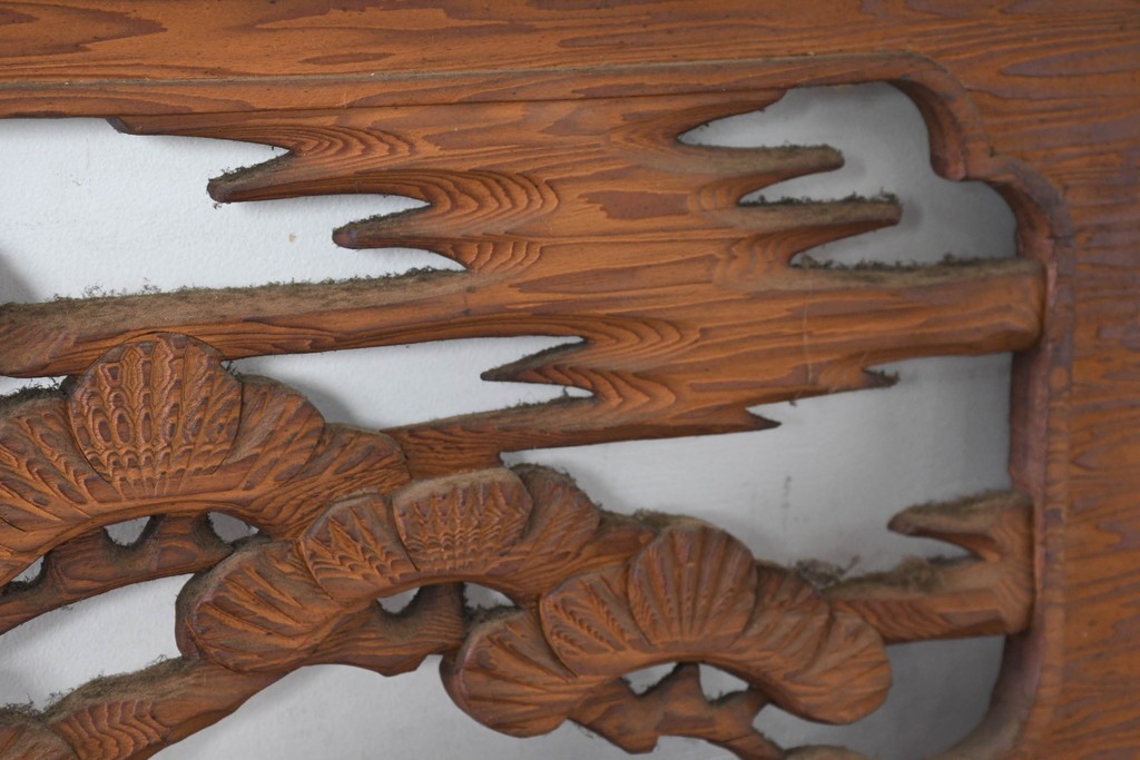 和製ヴィンテージ　昭和中期　松に鶴の図の彫刻を施した両面彫刻の欄間2枚セット　(R-083618)