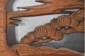 和製ヴィンテージ　昭和中期　松に鶴の図の彫刻を施した両面彫刻の欄間2枚セット　(R-083618)