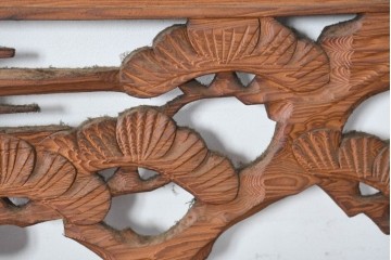 和製ヴィンテージ　昭和中期　松に鶴の図の彫刻を施した両面彫刻の欄間2枚セット　(R-083618)