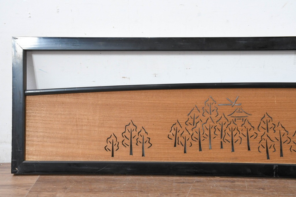 アンティーク建具　昭和初期　木立と鳥居の風景をモチーフにした透かし彫り入り欄間2枚セット　(R-083619)