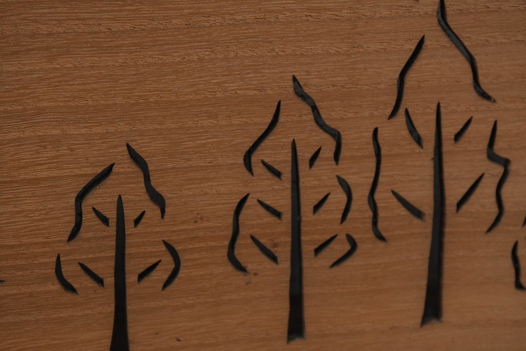 アンティーク建具　昭和初期　木立と鳥居の風景をモチーフにした透かし彫り入り欄間2枚セット　(R-083619)