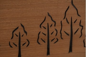 アンティーク建具　昭和初期　木立と鳥居の風景をモチーフにした透かし彫り入り欄間2枚セット　(R-083619)