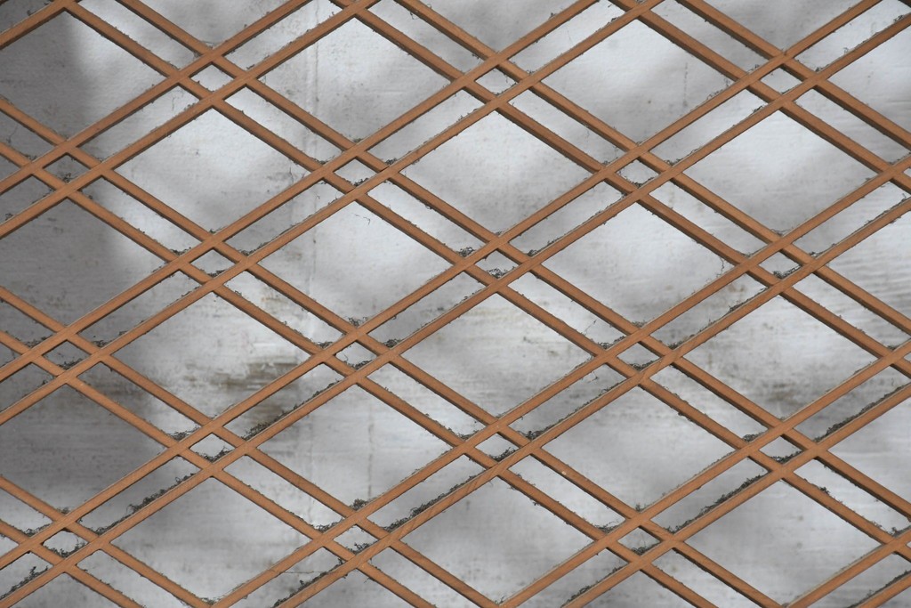 ヴィンテージ建具　昭和中期　組子格子と松に鶴の図の両面彫刻を施した欄間1枚　(R-083620)