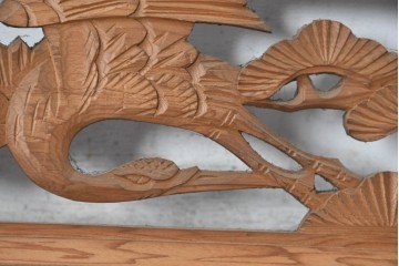 ヴィンテージ建具　昭和中期　組子格子と松に鶴の図の両面彫刻を施した欄間1枚　(R-083620)