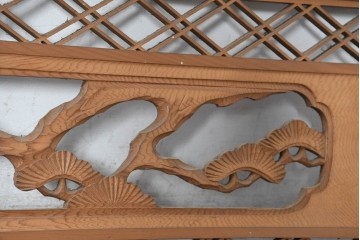 ヴィンテージ建具　昭和中期　組子格子と松に鶴の図の両面彫刻を施した欄間1枚　(R-083620)