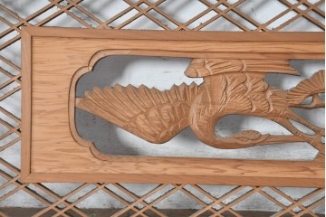 ヴィンテージ建具　昭和中期　組子格子と松に鶴の図の両面彫刻を施した欄間1枚　(R-083620)