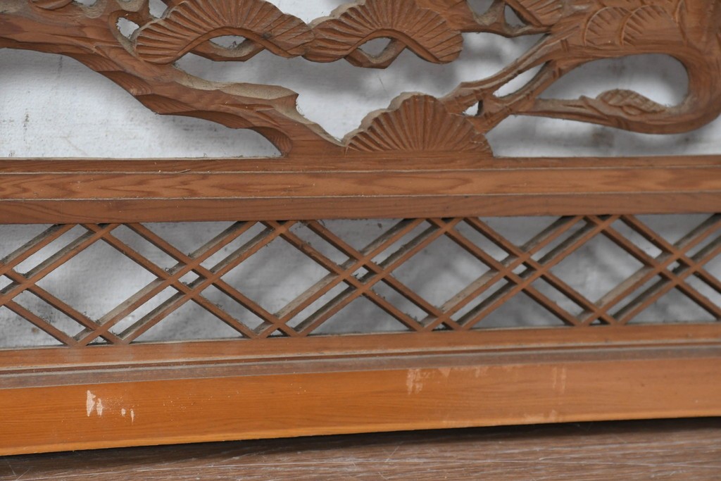 ヴィンテージ建具　昭和中期　組子格子と松に鶴の図の両面彫刻を施した欄間1枚　(R-083620)