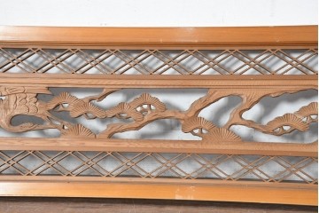 ヴィンテージ建具　昭和中期　組子格子と松に鶴の図の両面彫刻を施した欄間1枚　(R-083620)