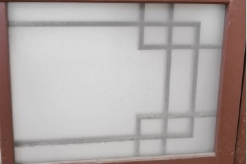 ヴィンテージ建具　昭和中期　幾何学文様が目を引くガラス窓4枚セット　(R-083622)