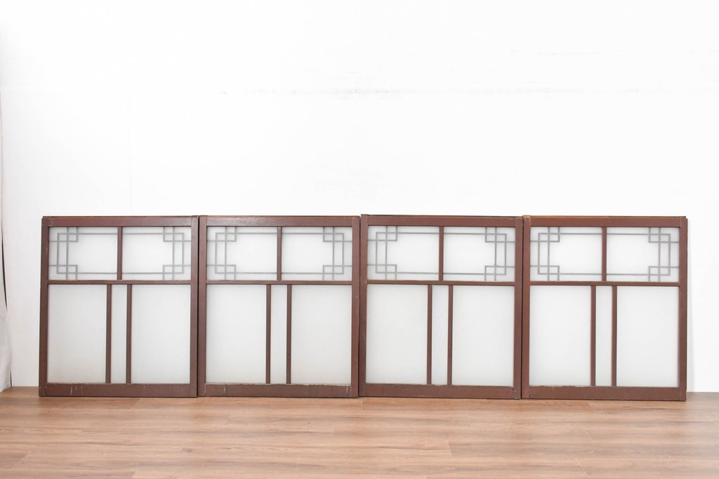 ヴィンテージ建具　昭和中期　幾何学文様が目を引くガラス窓4枚セット　(R-083622)