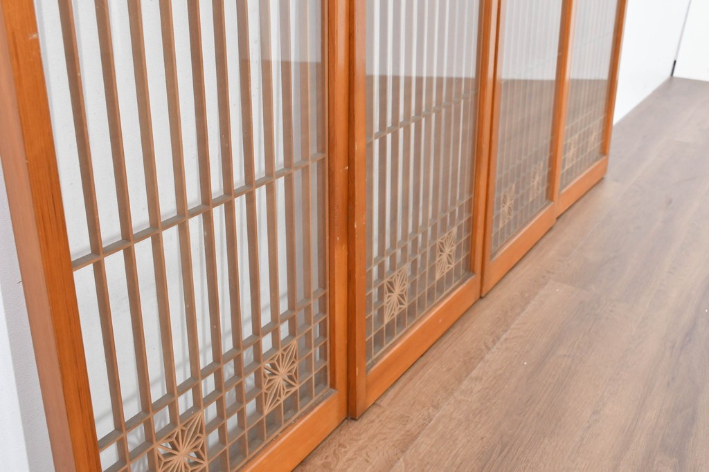 ヴィンテージ建具　昭和中期　麻の葉模様の組子細工が涼し気な片面ガラスの書院戸4枚セット　(R-083623)