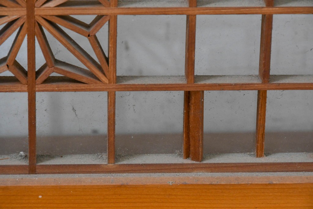 ヴィンテージ建具　昭和中期　麻の葉模様の組子細工が涼し気な片面ガラスの書院戸4枚セット　(R-083623)