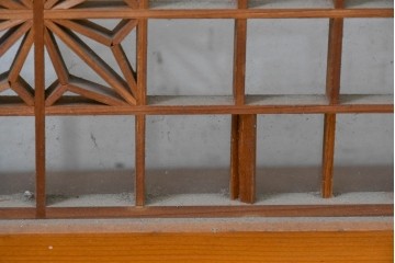 ヴィンテージ建具　昭和中期　麻の葉模様の組子細工が涼し気な片面ガラスの書院戸4枚セット　(R-083623)