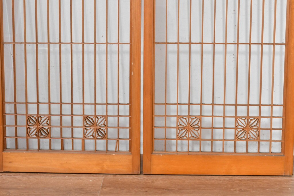 ヴィンテージ建具　昭和中期　麻の葉模様の組子細工が涼し気な片面ガラスの書院戸4枚セット　(R-083623)