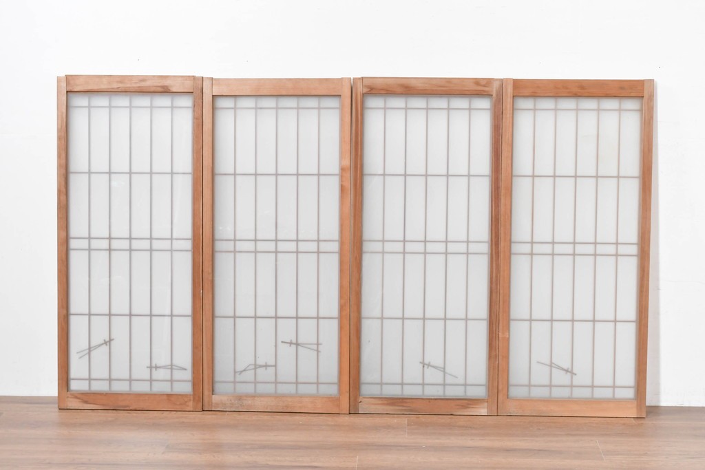 ヴィンテージ建具　昭和中期　片面ガラス　控えめな模様入り格子の書院戸4枚セット　(R-083624)