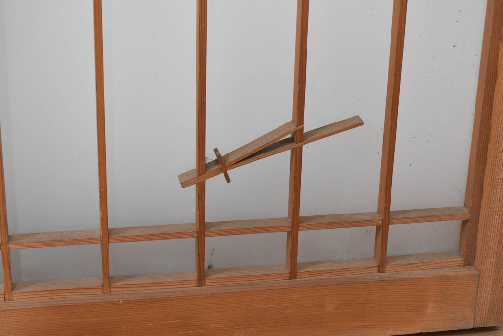 ヴィンテージ建具　昭和中期　片面ガラス　控えめな模様入り格子の書院戸4枚セット　(R-083624)