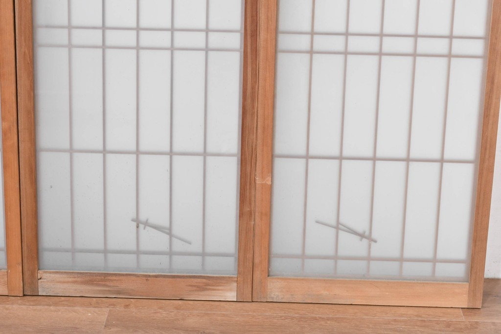 ヴィンテージ建具　昭和中期　片面ガラス　控えめな模様入り格子の書院戸4枚セット　(R-083624)