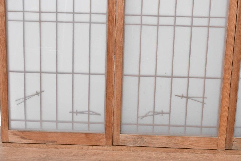 ヴィンテージ建具　昭和中期　片面ガラス　控えめな模様入り格子の書院戸4枚セット　(R-083624)