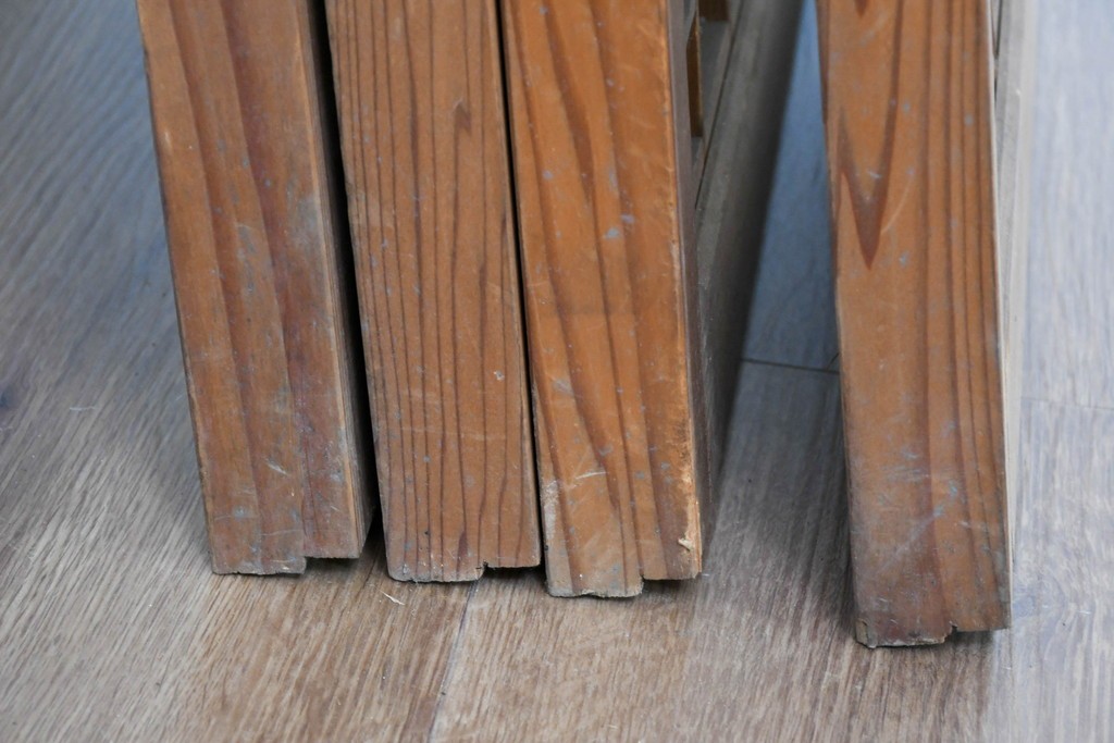 ヴィンテージ建具　昭和中期　片面ガラス　控えめな模様入り格子の書院戸4枚セット　(R-083624)