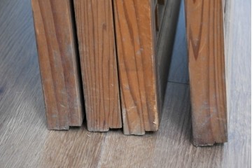 ヴィンテージ建具　昭和中期　片面ガラス　控えめな模様入り格子の書院戸4枚セット　(R-083624)