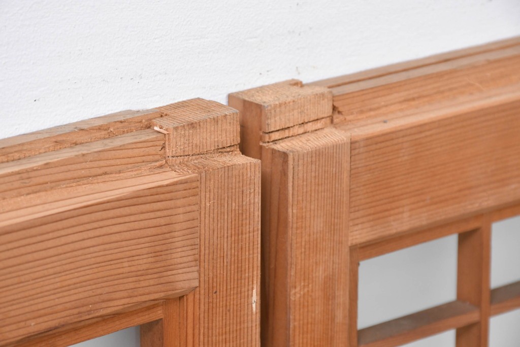 ヴィンテージ建具　昭和中期　片面ガラス　控えめな模様入り格子の書院戸4枚セット　(R-083624)