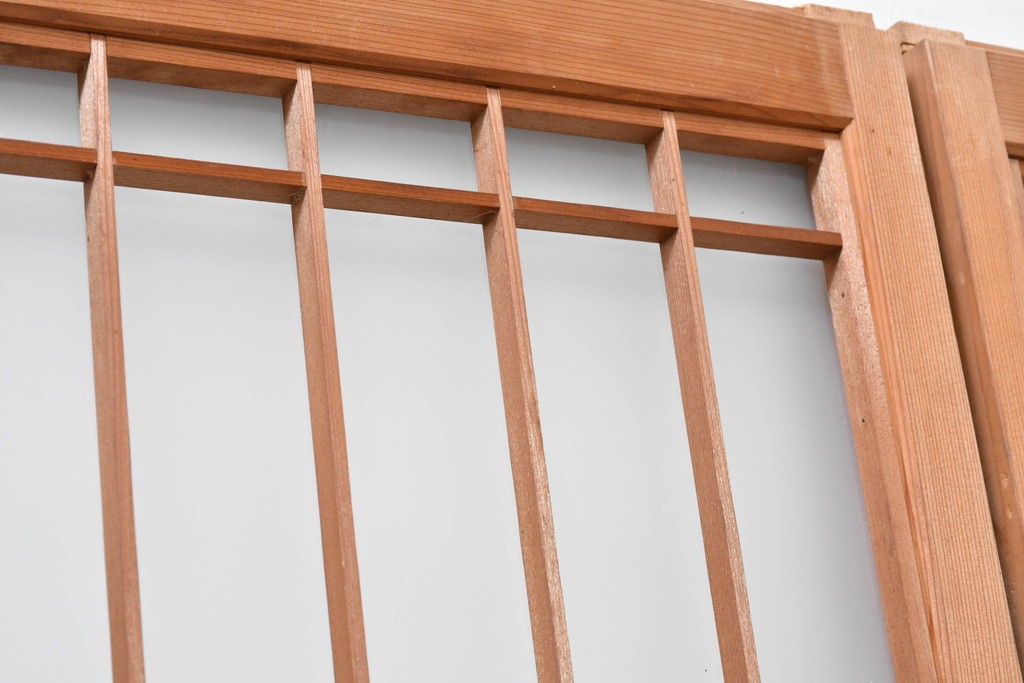 ヴィンテージ建具　昭和中期　片面ガラス　控えめな模様入り格子の書院戸4枚セット　(R-083624)