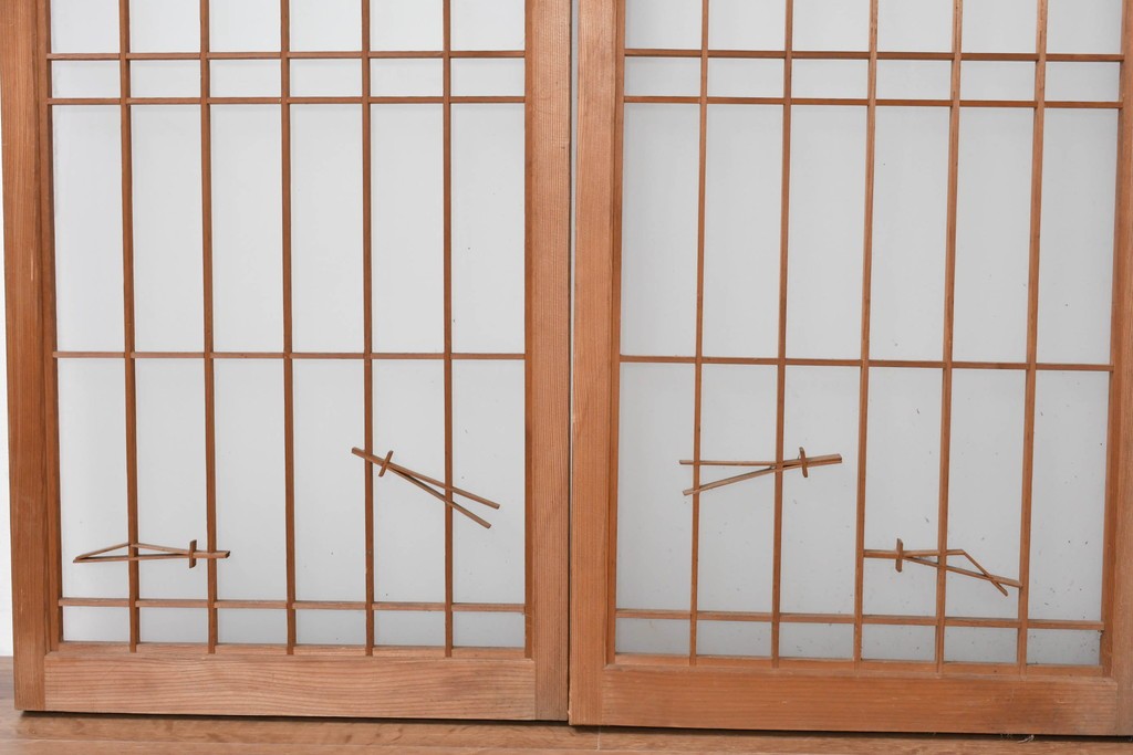 ヴィンテージ建具　昭和中期　片面ガラス　控えめな模様入り格子の書院戸4枚セット　(R-083624)