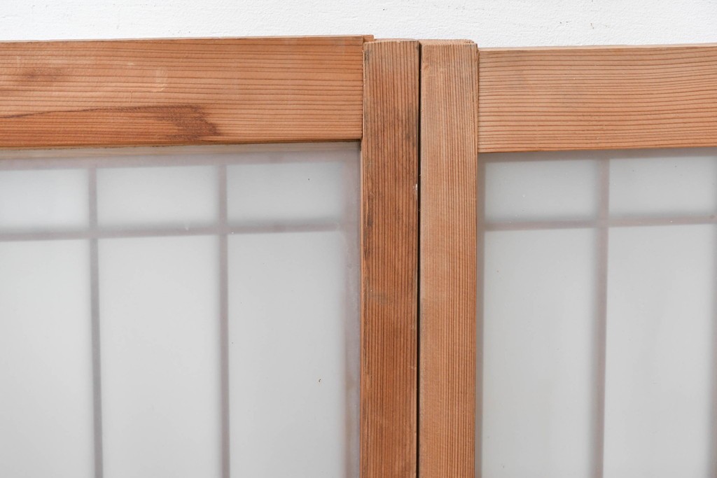 ヴィンテージ建具　昭和中期　片面ガラス　控えめな模様入り格子の書院戸4枚セット　(R-083624)