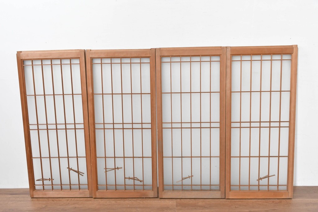 ヴィンテージ建具　昭和中期　片面ガラス　控えめな模様入り格子の書院戸4枚セット　(R-083624)