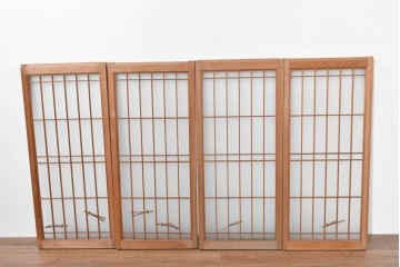 ヴィンテージ建具　昭和中期　片面ガラス　控えめな模様入り格子の書院戸4枚セット　(R-083624)