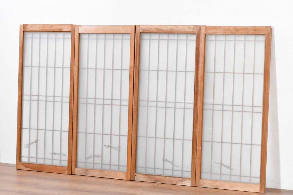 ヴィンテージ建具　昭和中期　片面ガラス　控えめな模様入り格子の書院戸4枚セット　(R-083624)