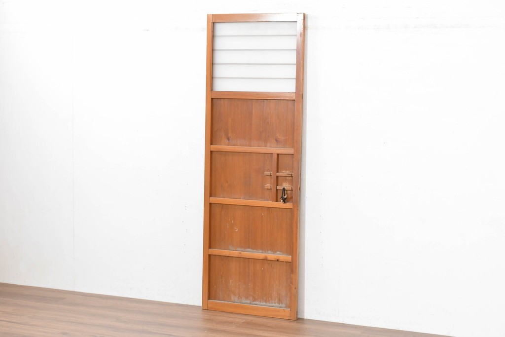 ヴィンテージ建具　昭和中期　上部のガラス窓がポイントの幅狭扉1枚　(R-083627)