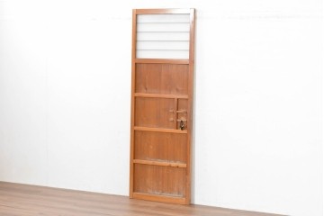 ヴィンテージ建具　昭和中期　上部のガラス窓がポイントの幅狭扉1枚　(R-083627)