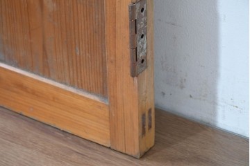 ヴィンテージ建具　昭和中期　上部のガラス窓がポイントの幅狭扉1枚　(R-083627)