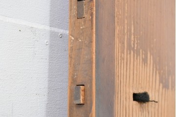 ヴィンテージ建具　昭和中期　上部のガラス窓がポイントの幅狭扉1枚　(R-083627)