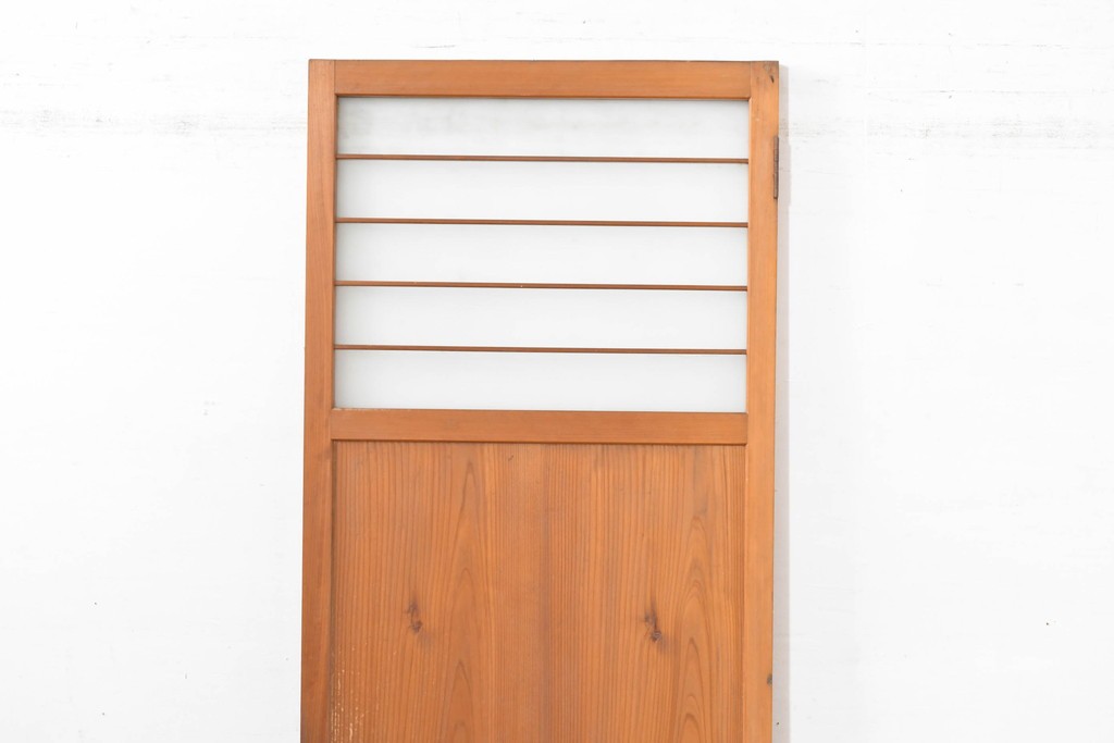 ヴィンテージ建具　昭和中期　上部のガラス窓がポイントの幅狭扉1枚　(R-083627)