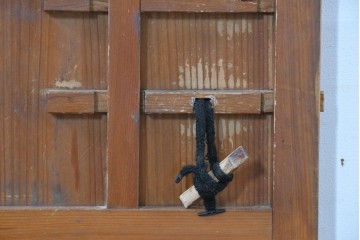 ヴィンテージ建具　昭和中期　上部のガラス窓がポイントの幅狭扉1枚　(R-083627)