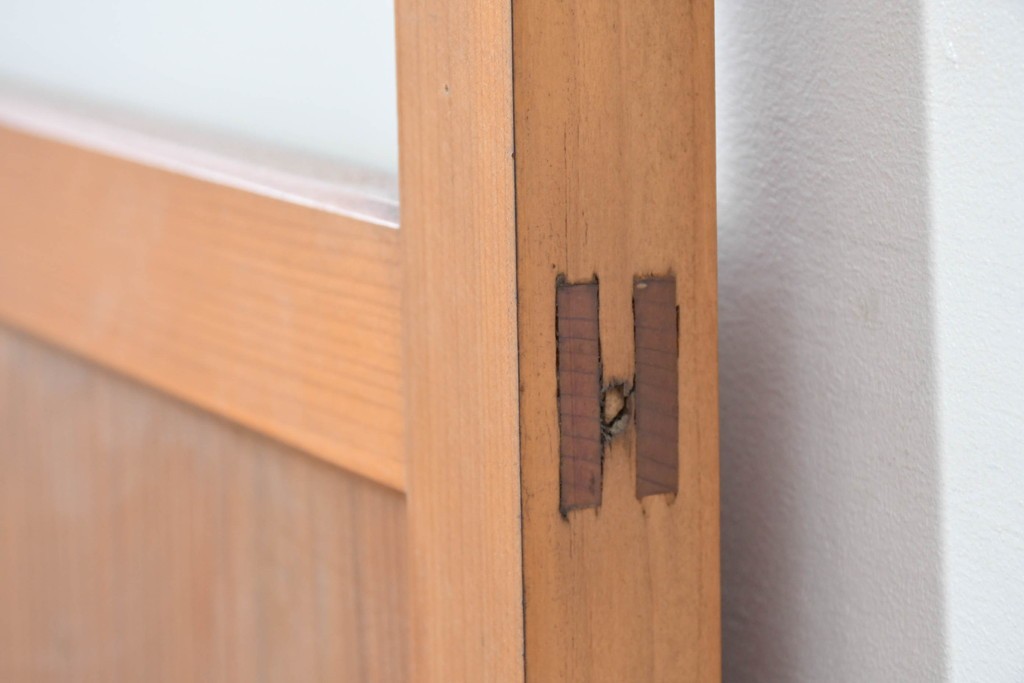 ヴィンテージ建具　昭和中期　上部のガラス窓がポイントの幅狭扉1枚　(R-083627)