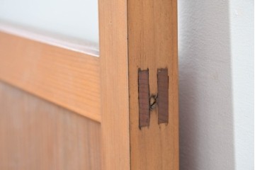 ヴィンテージ建具　昭和中期　上部のガラス窓がポイントの幅狭扉1枚　(R-083627)