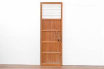 ヴィンテージ建具　昭和中期　上部のガラス窓がポイントの幅狭扉1枚　(R-083627)
