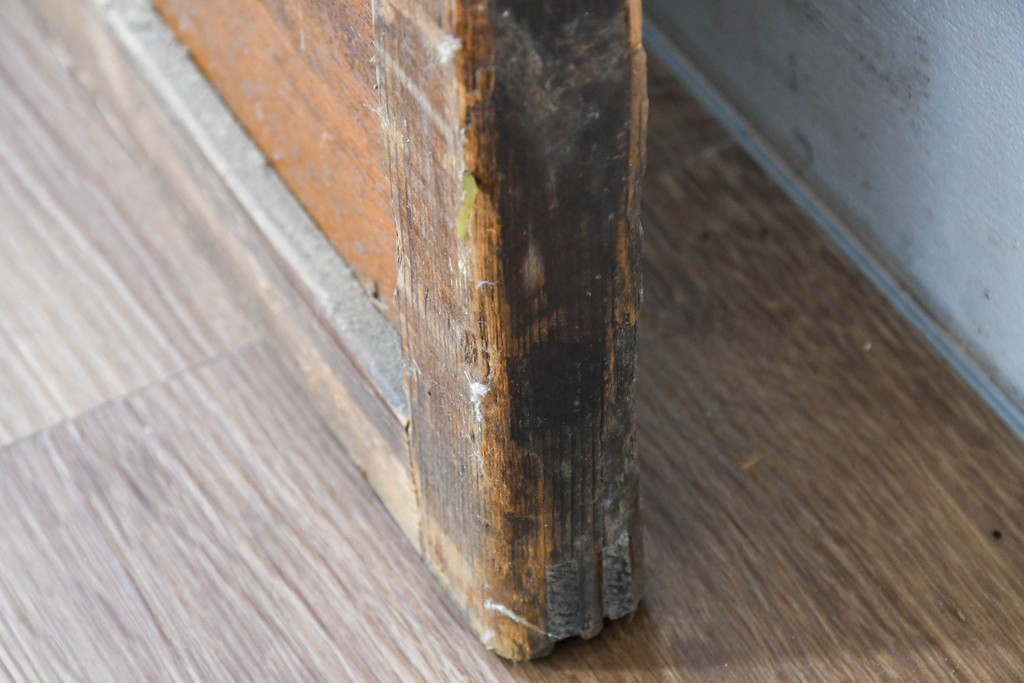 ヴィンテージ建具　昭和中期　上部のアーチがアクセント　作りの良いガラス戸1枚　(R-083628)