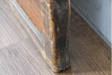 ヴィンテージ建具　昭和中期　上部のアーチがアクセント　作りの良いガラス戸1枚　(R-083628)