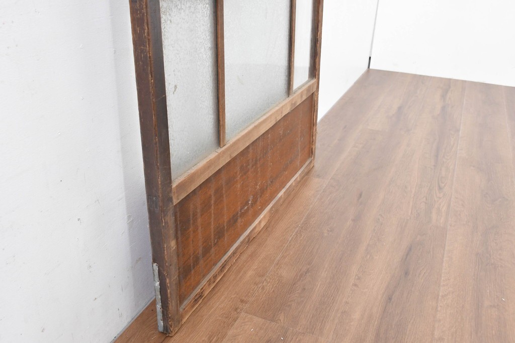 ヴィンテージ建具　昭和中期　上部のアーチがアクセント　作りの良いガラス戸1枚　(R-083628)