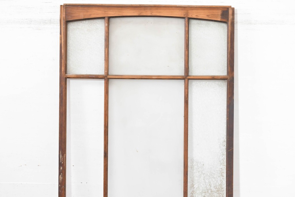 ヴィンテージ建具　昭和中期　上部のアーチがアクセント　作りの良いガラス戸1枚　(R-083628)