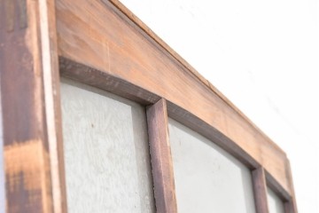 ヴィンテージ建具　昭和中期　上部のアーチがアクセント　作りの良いガラス戸1枚　(R-083628)